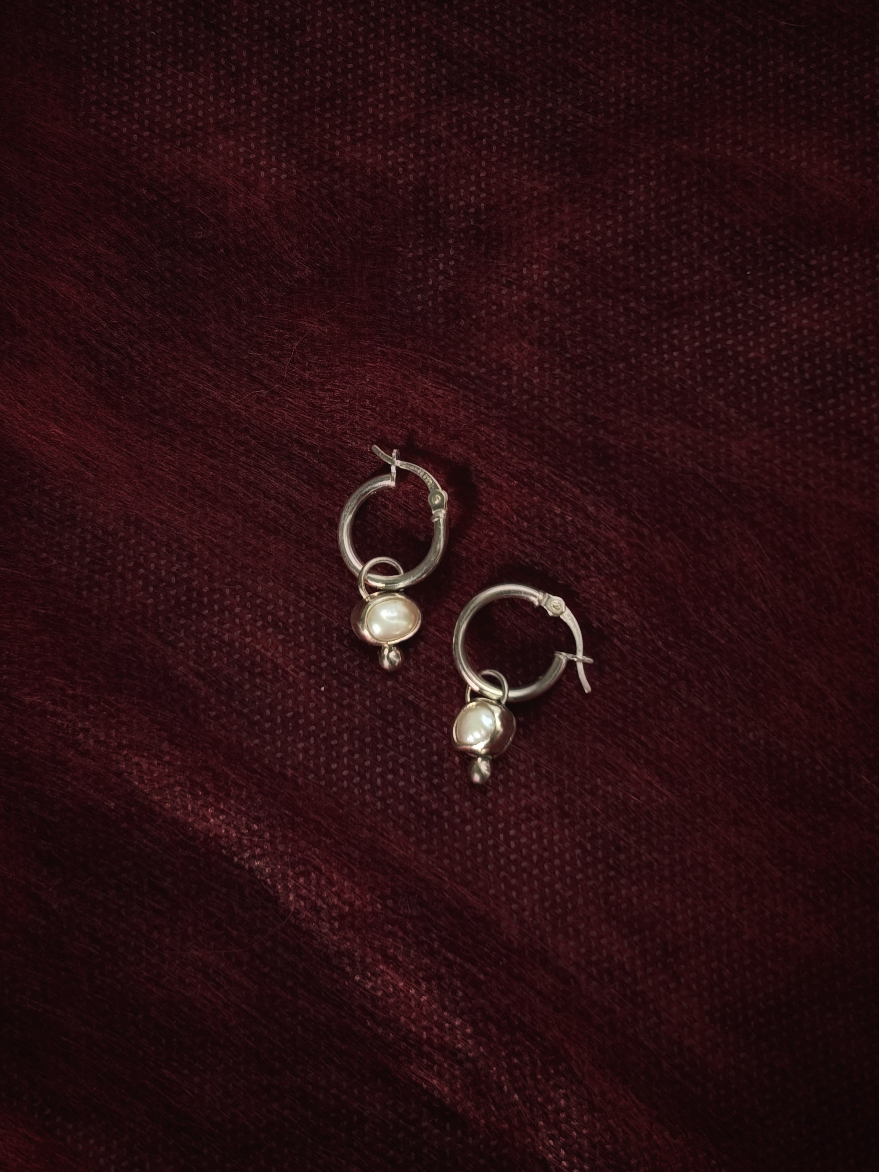 Freshwater pearl dangle earrings