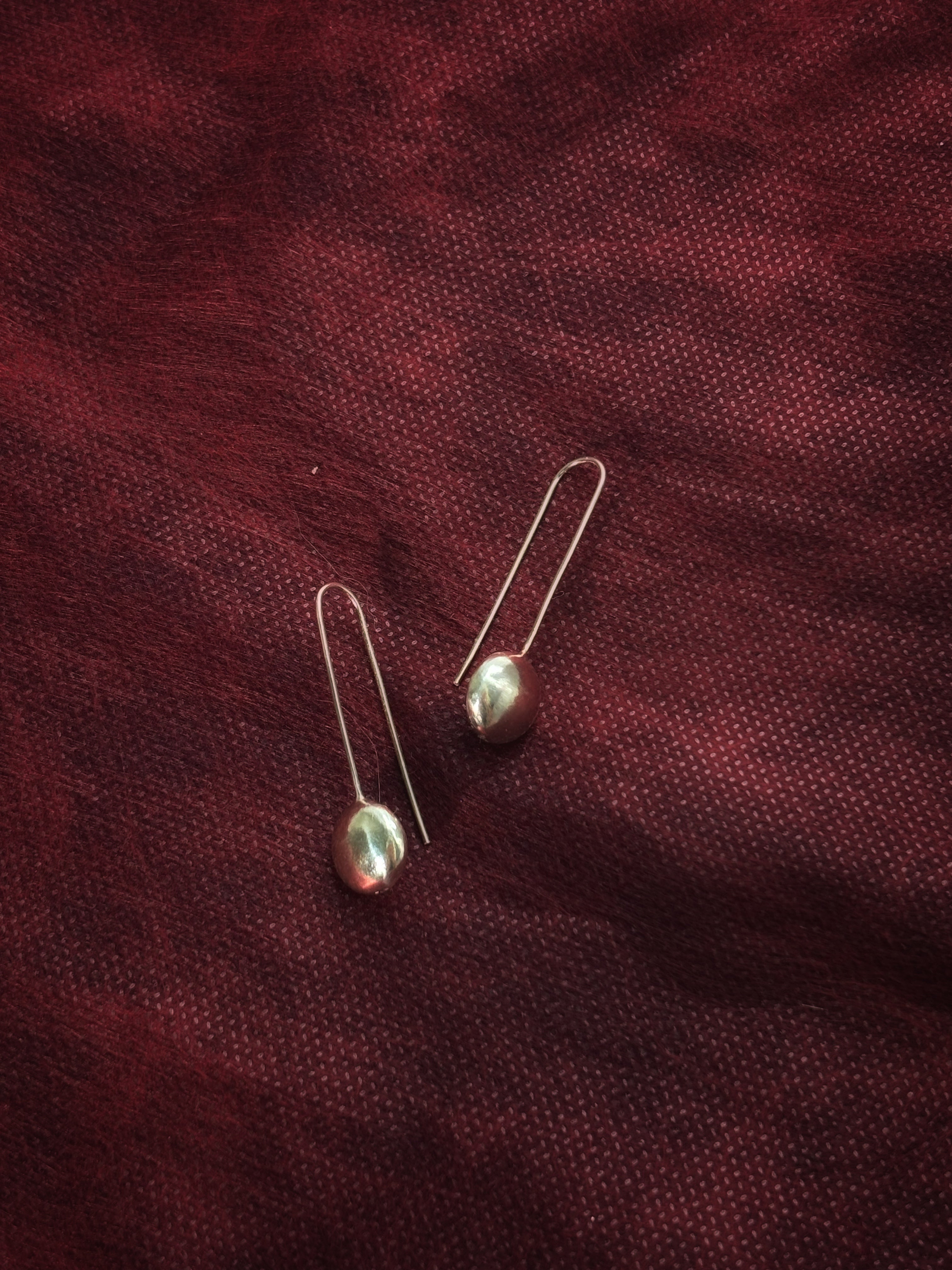 Dot medium hook earrings