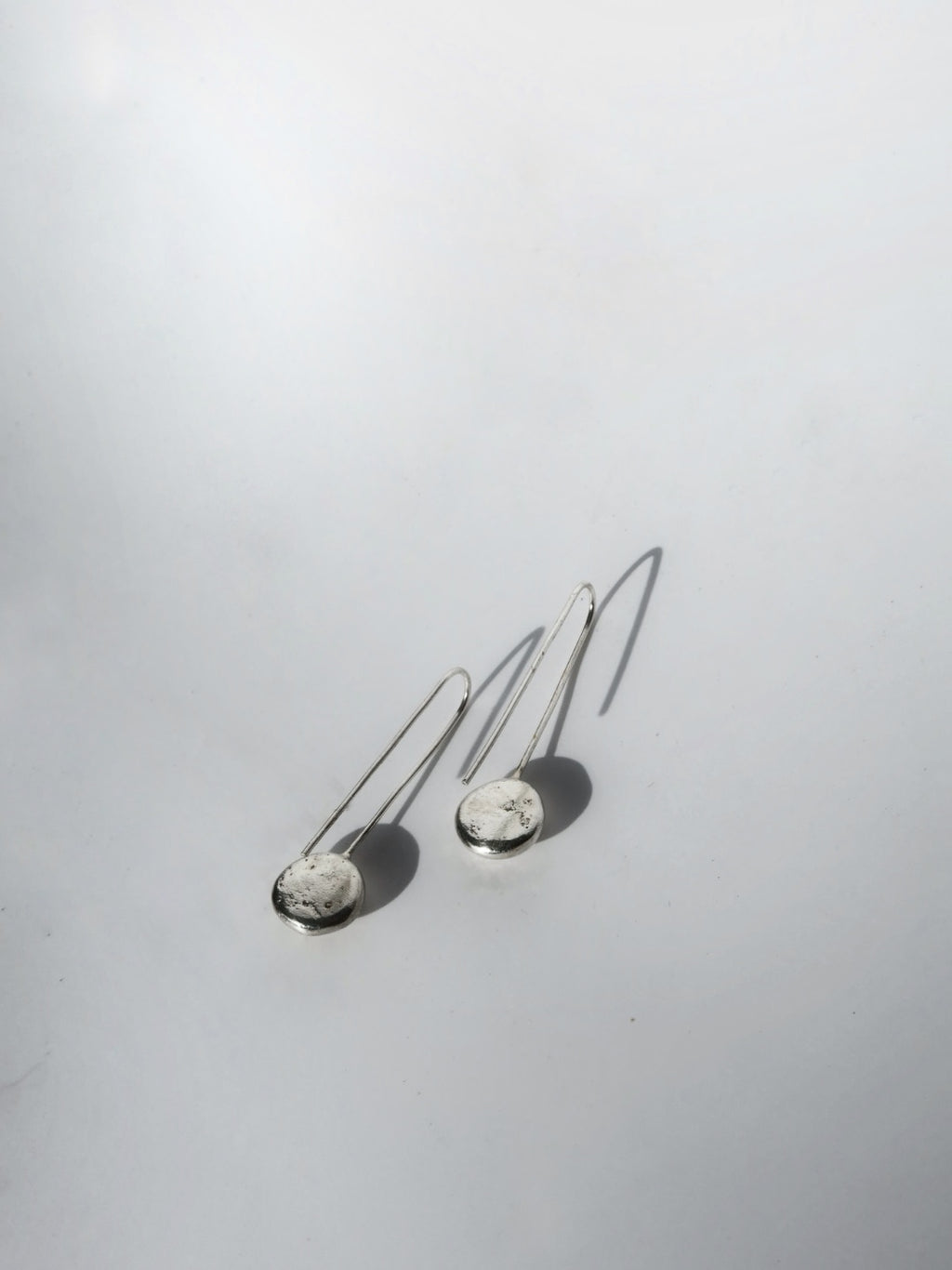 Dot medium hook earrings
