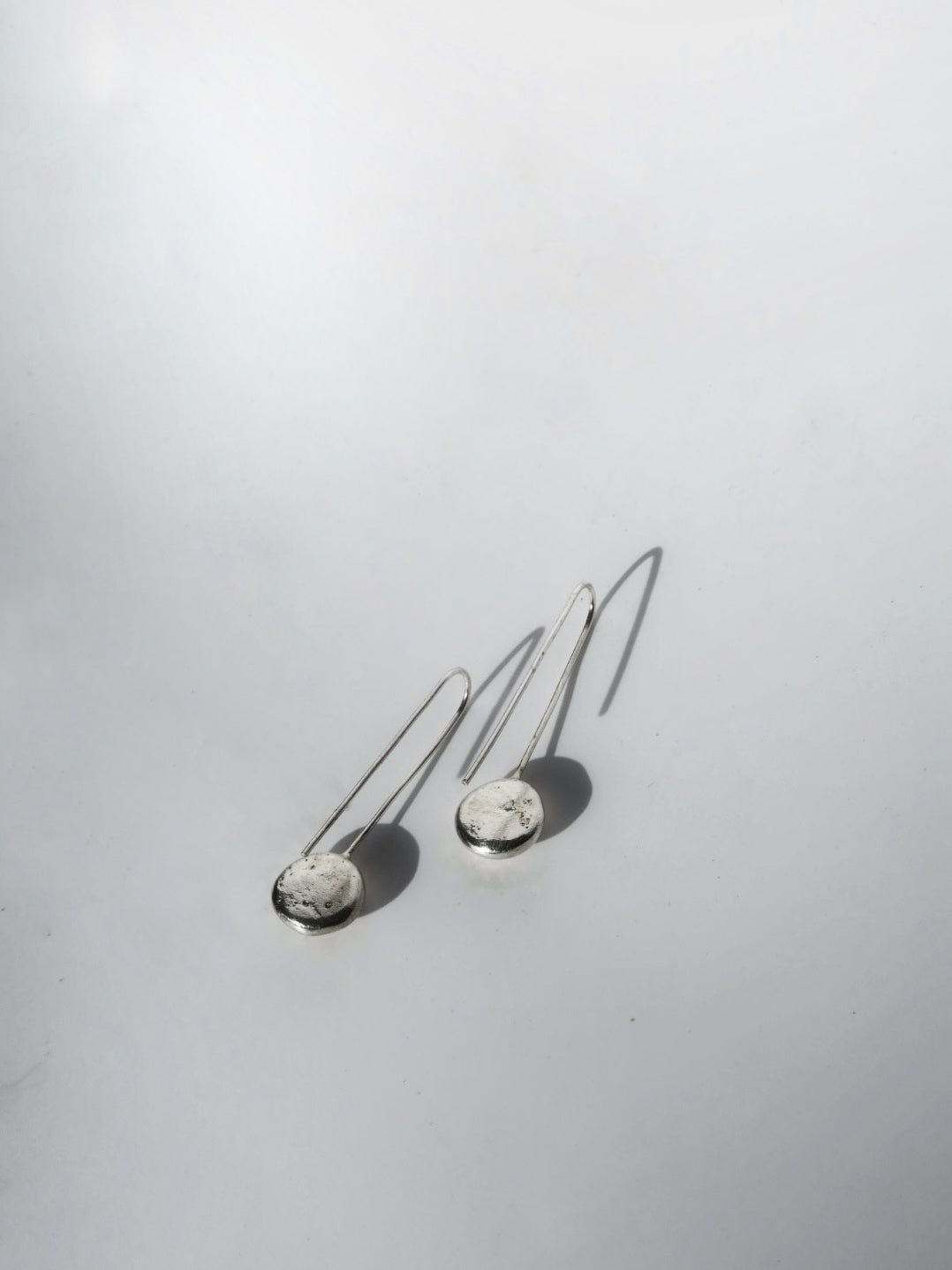 Dot medium hook earrings
